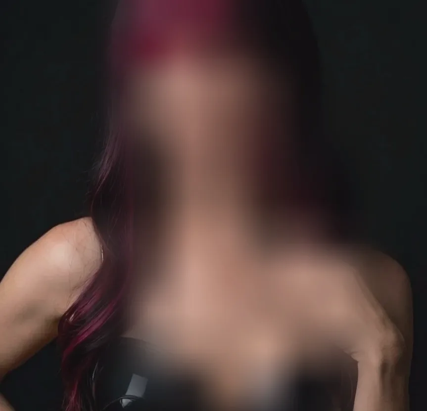 Isabella, 35