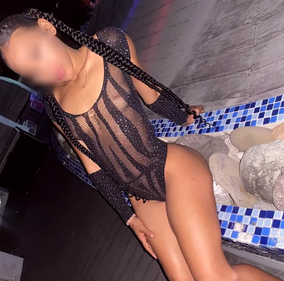 Nadine, 20