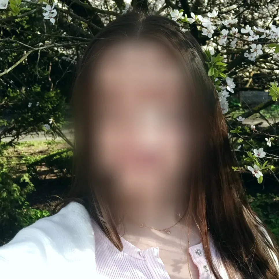 Rosa, 32