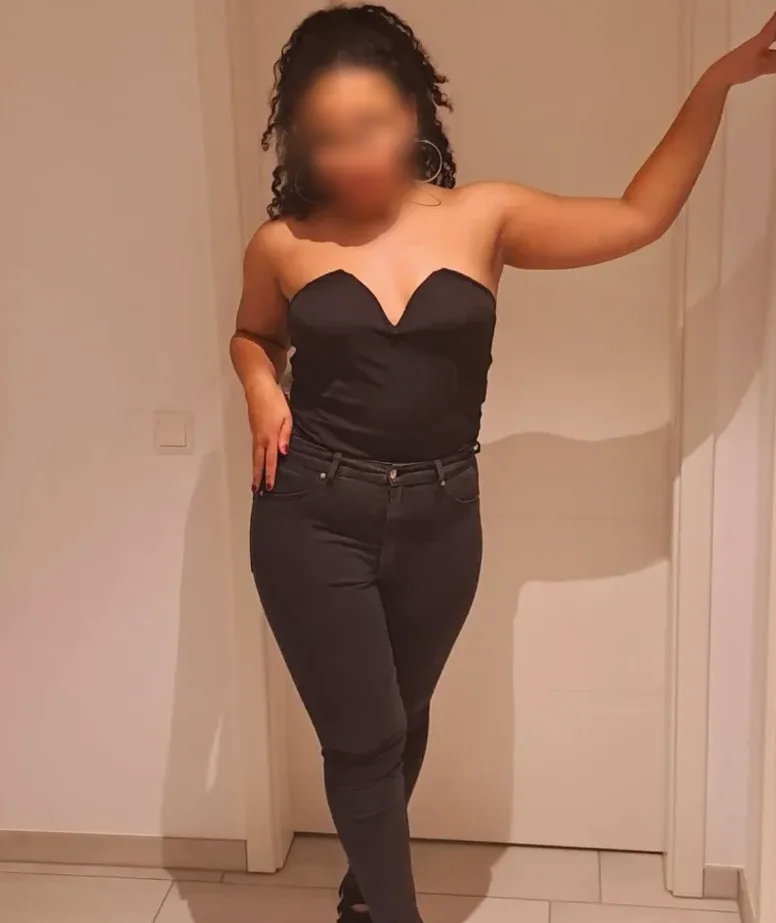 Valerie, 27